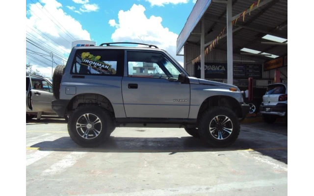 Suzuki Vitara SWB (κοντό). Σετ ανάρτησης IRONMAN 4X4 με αμορτισέρ Nitro Gas, για ανύψωση 35 mm (+ σετ διόρθωσης κάμπερ μπροστά)